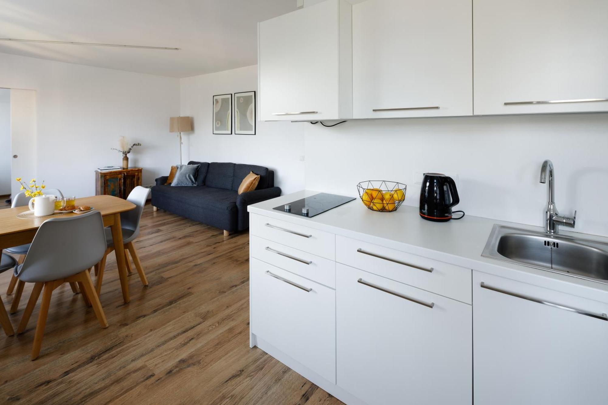 Brivibas Yard Apartment With Parking In City Center Riga Extérieur photo